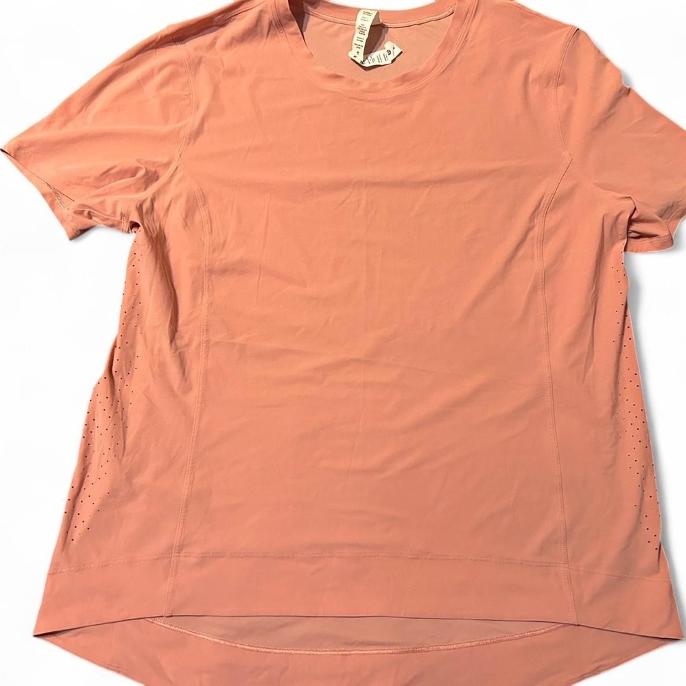 Lululemon Women's‎ Pink T-shirt size 8 short sleeved